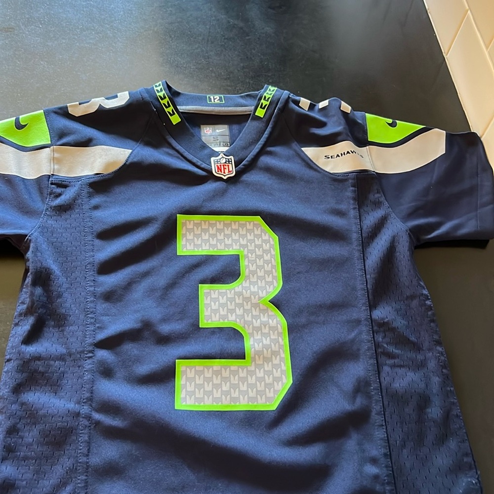 Navy blue Russell Wilson, Seattle Seahawks jersey. Youth small. (Nike)